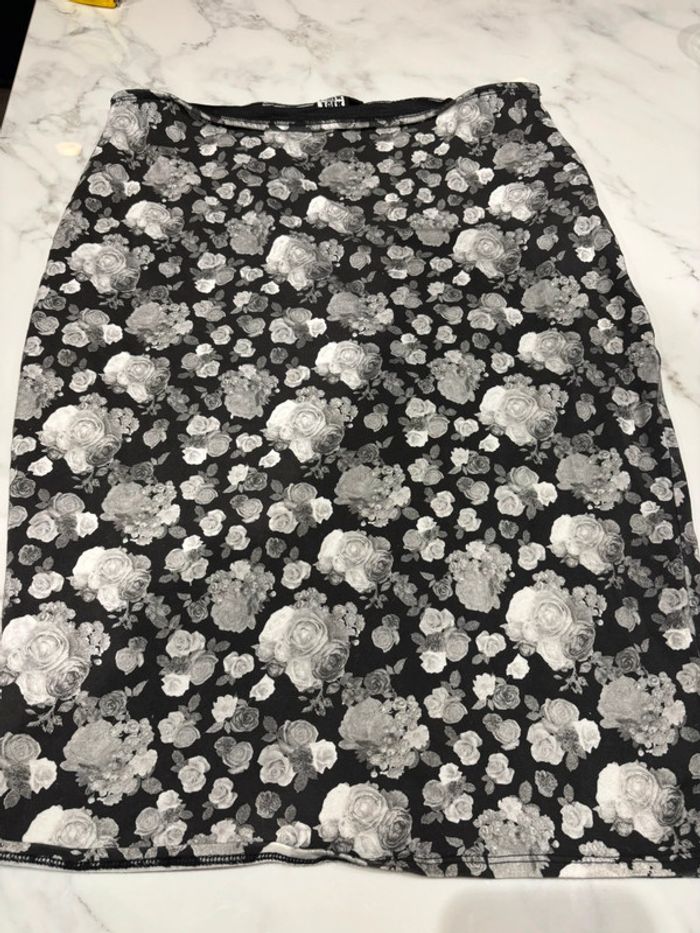 Jolie jupe mi longue taille XL