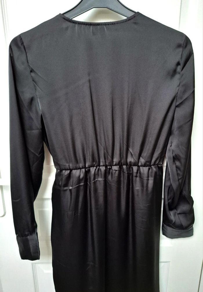 Robe noire satinée marque PIECES taille S - photo numéro 9