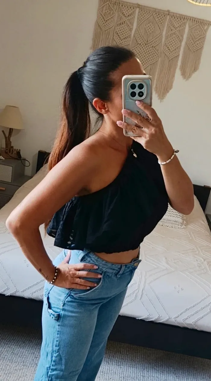 Top haut asymétrique Mango noir M une épaule dénudée volant - photo numéro 2