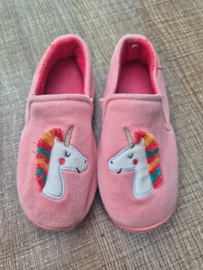 Chaussons Isotoner licornes 30 en très bon état