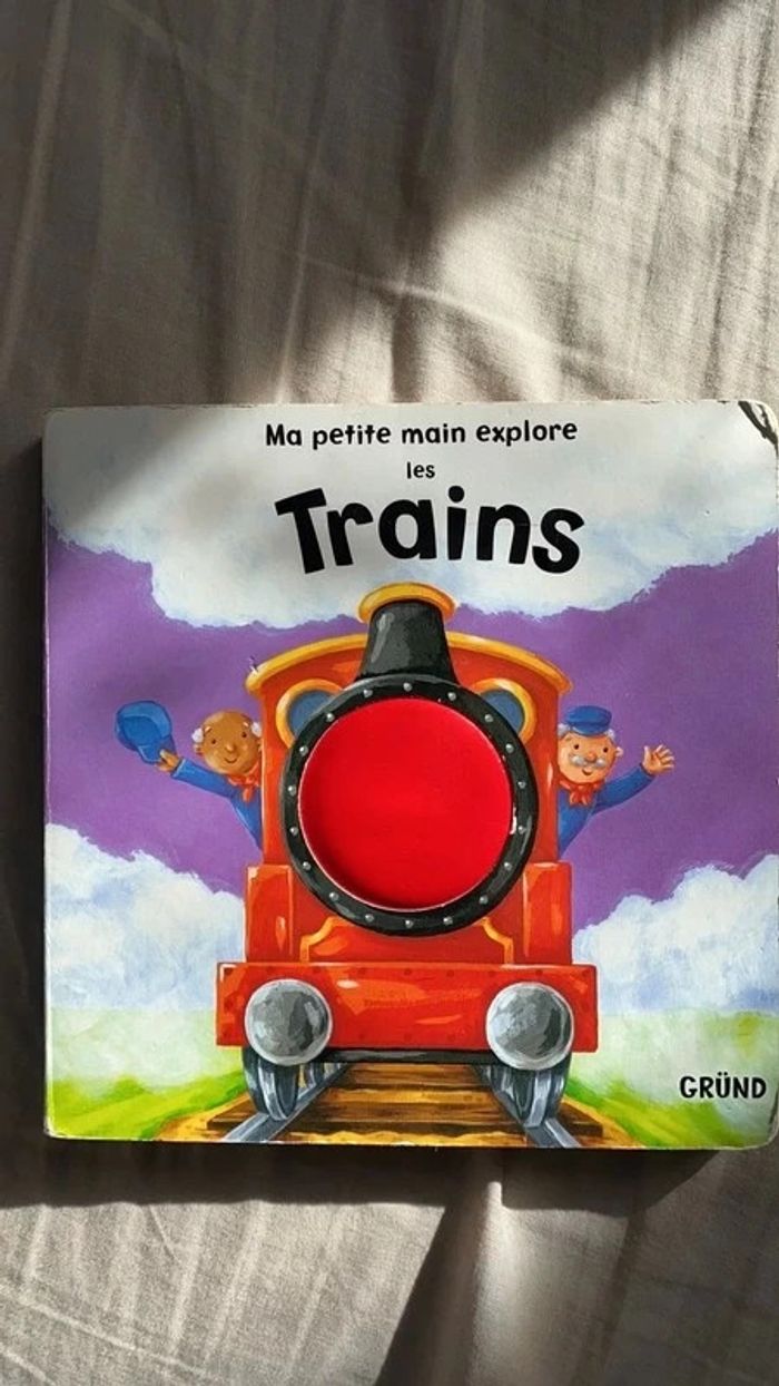Ma petite main explore les trains