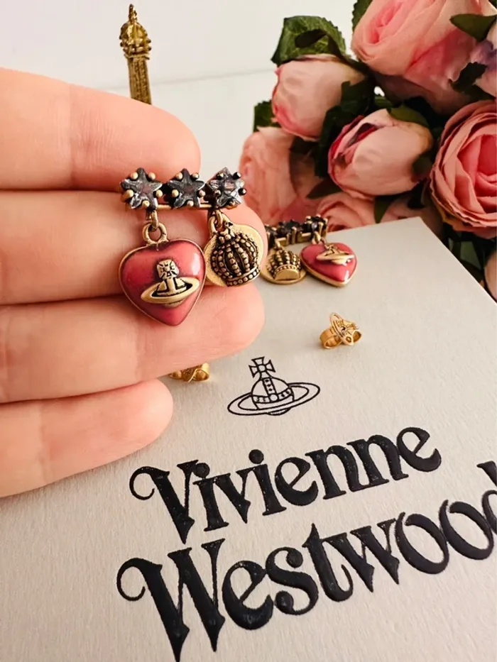 Boucles d’oreilles Vivienne Westwood cœurs rouges & couronnes dorées – Étoiles bleu ciel - photo numéro 4
