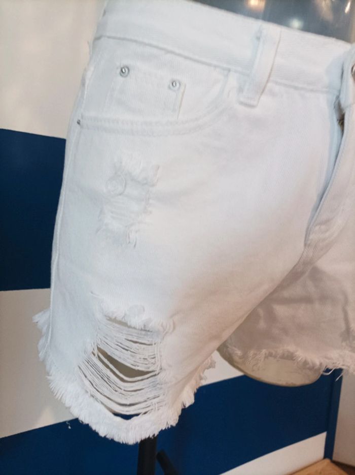 Superbe short blanc effet destroy neuf Fashion Jeans femme taille S (36) - photo numéro 2