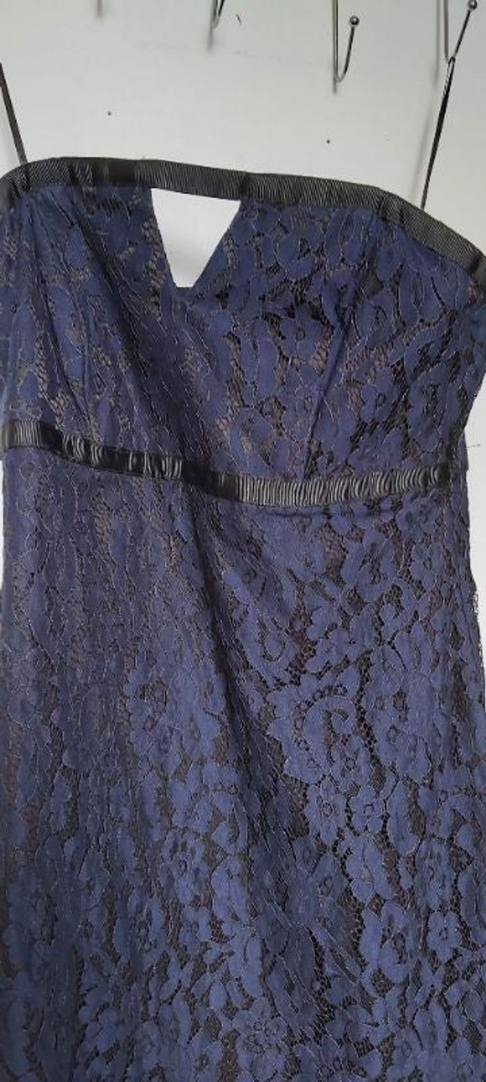 Robe soirée dentelles  sans bretelles