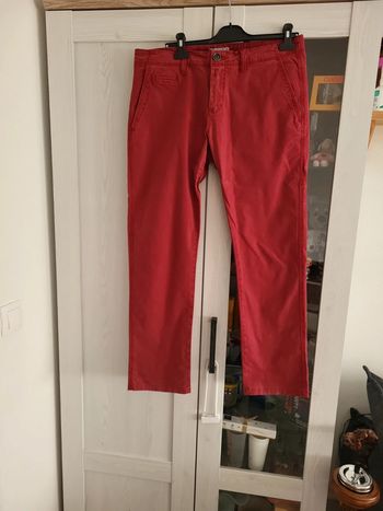 Pantalon bordeaux homme.