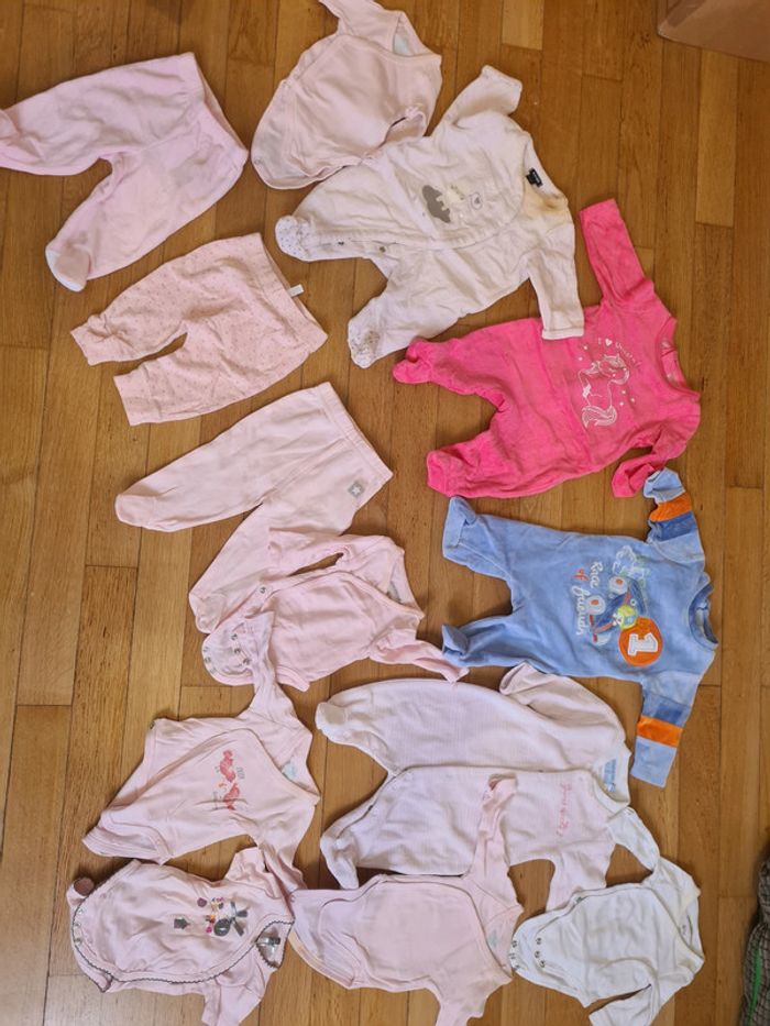 Lot de 13 vêtements bébé 0mois à 1 mois - photo numéro 8