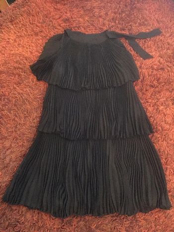Robe noir plissée évasée longueur genou