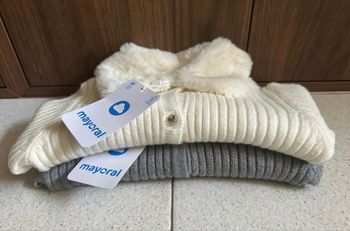 Lot gilets Mayoral fille 8 ans gris écru