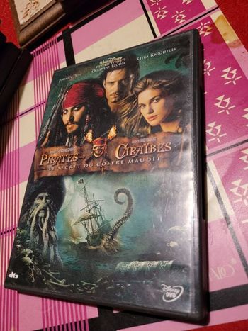 Dvd pirates des caraibes le secret du coffre maudit