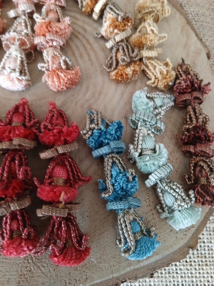 Lot de 15 glands pompons long guipure à coudre ou autre - photo numéro 5