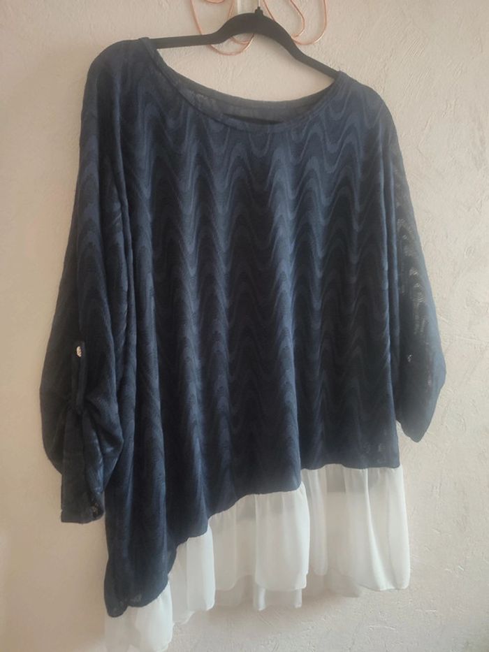 Haut d'été bleu marine ajouré et blanc taille Unique grand - photo numéro 2