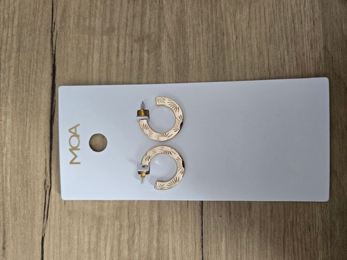 Boucle d oreille MOA femme