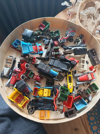 Lot de voitures anciennes