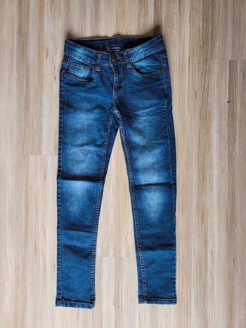 Jeans slim, fille 7-8 ans, jamais porté.