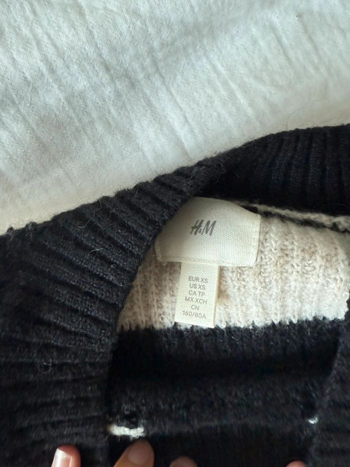 Pull rayé noir et blanc - photo numéro 3