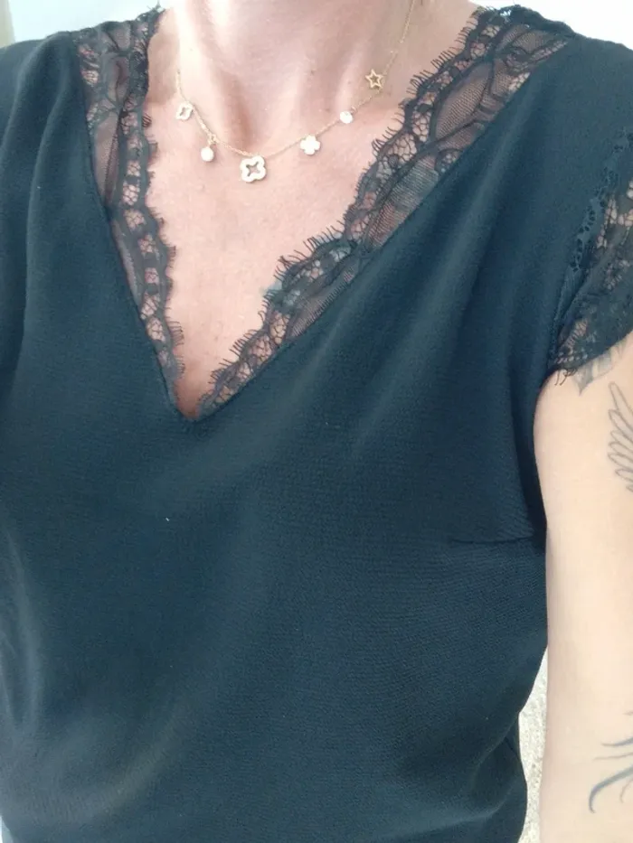 Haut noir dentelle - photo numéro 4
