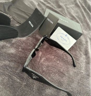 Lunettes de soleil Prada