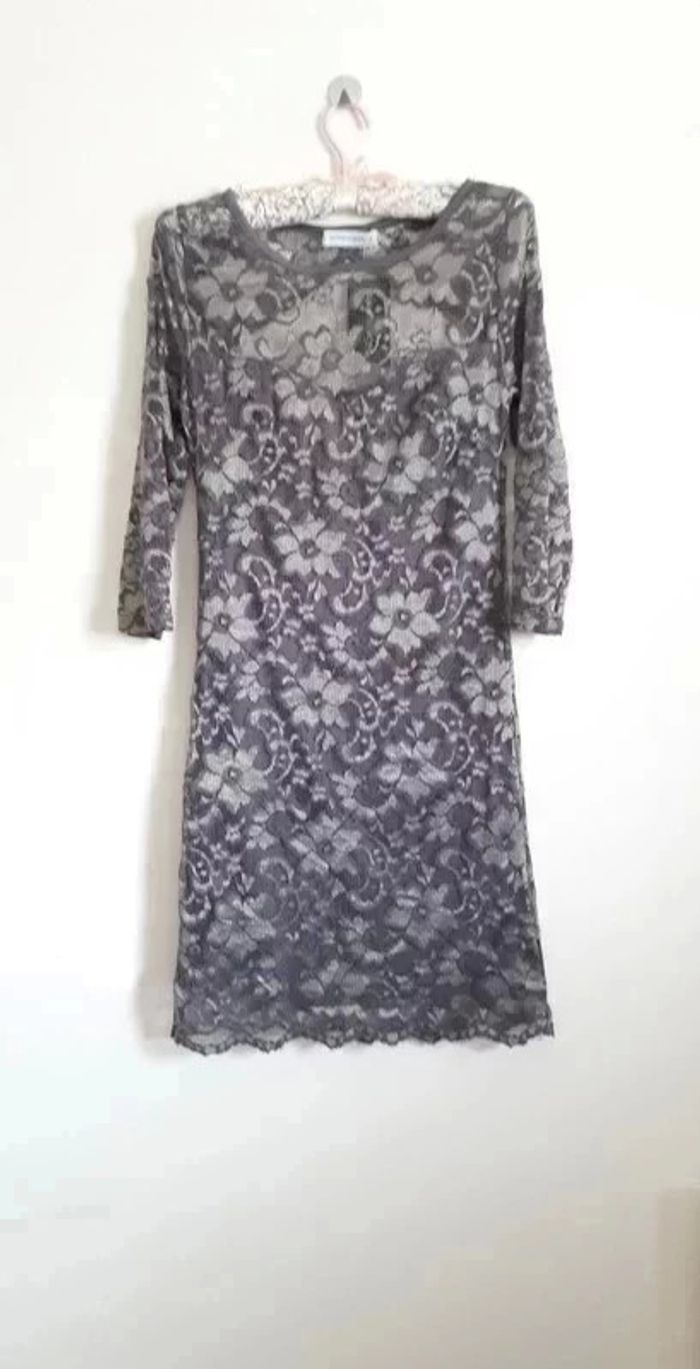 💗 Robe chic courte et moulante dentelle manches 3/4 décolleté dos - photo numéro 4