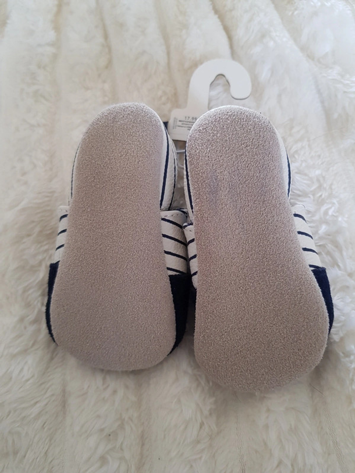 Chaussures chaussons fille ou garçon en cuir 1/6 mois neuf - photo numéro 2