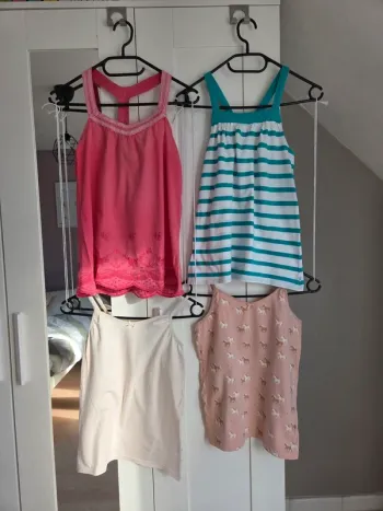 Lot 4 t-shirts débardeurs fille taille 12 ans Kiabi