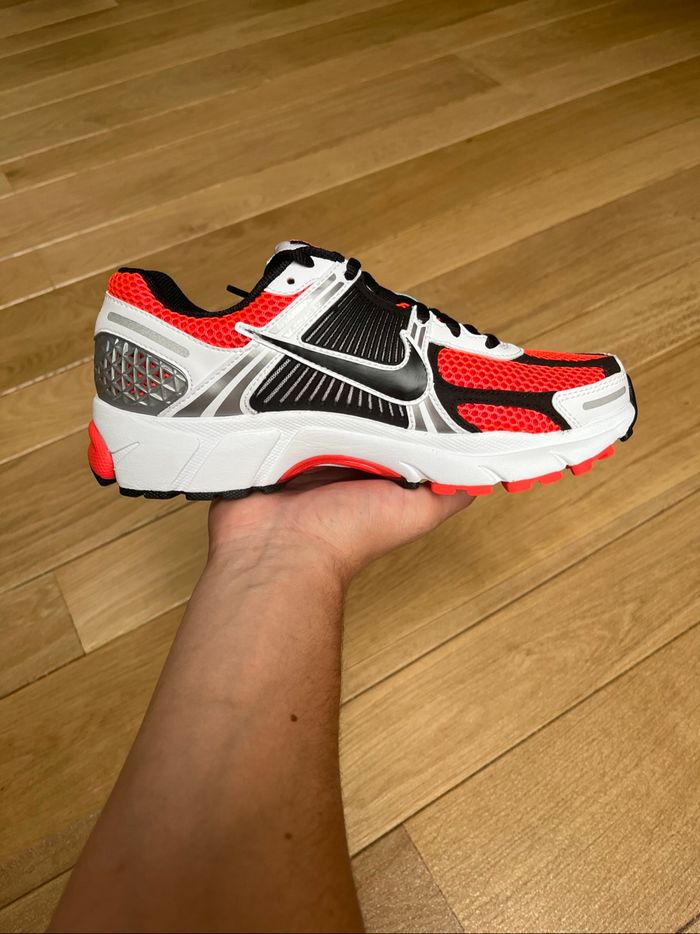 Nike Zoom Vomero 5 Bright Crimson - photo numéro 3