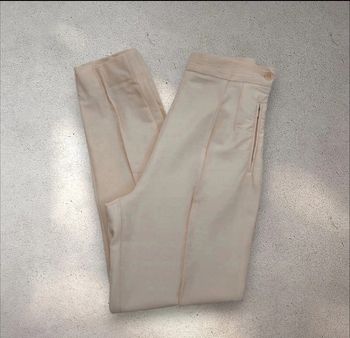 Pantalon taille haute beige en laine majoritaire taille 40