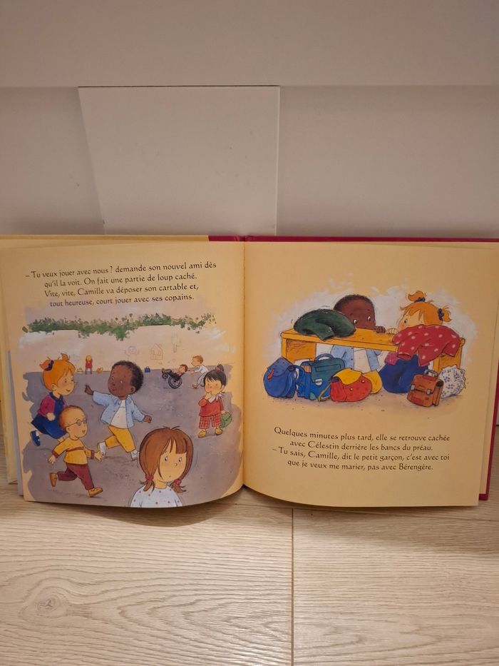 Livre Camille est amoureuse en bon état - photo numéro 3