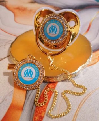 Tétine, sucette avec attache olympique de Marseille