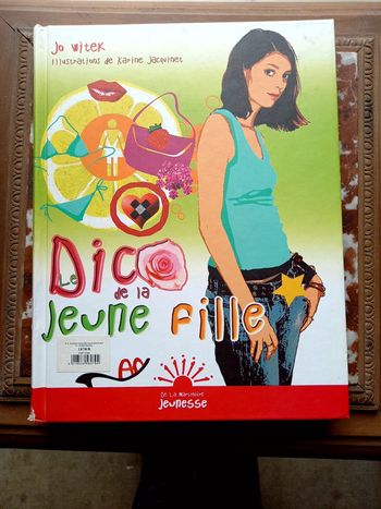 Le dico de la jeune fille