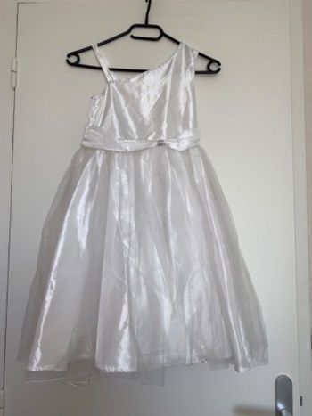 Robe blanche de cérémonie