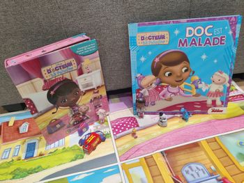 Lot de 2 livres Docteur La Peluche - Disney + figurines