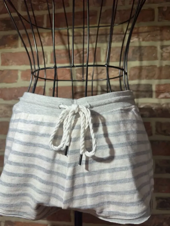 Short ligne gris et blanc Undiz Taille XS / 34 - photo numéro 2