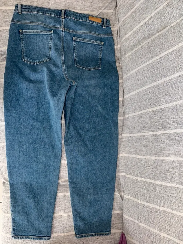 Jean bleu marqué taille 34 mais à la mesure c’est un 42 Marque liberty - photo numéro 2