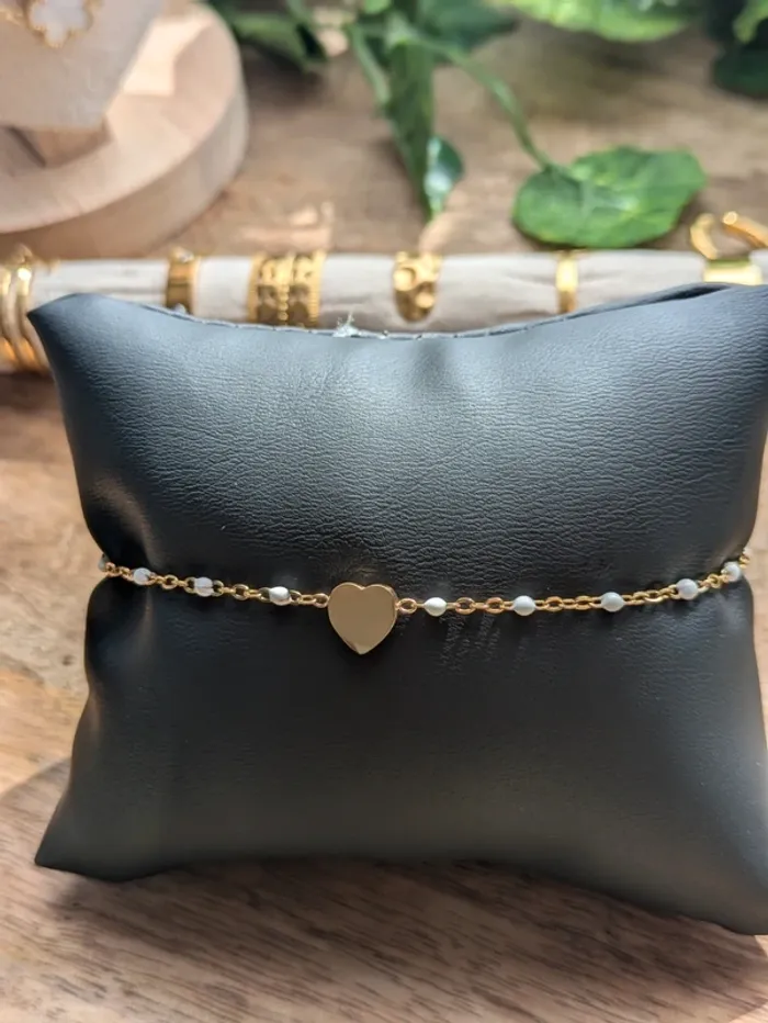 Bracelet cœur petites perles blanches et cœur doré - photo numéro 2