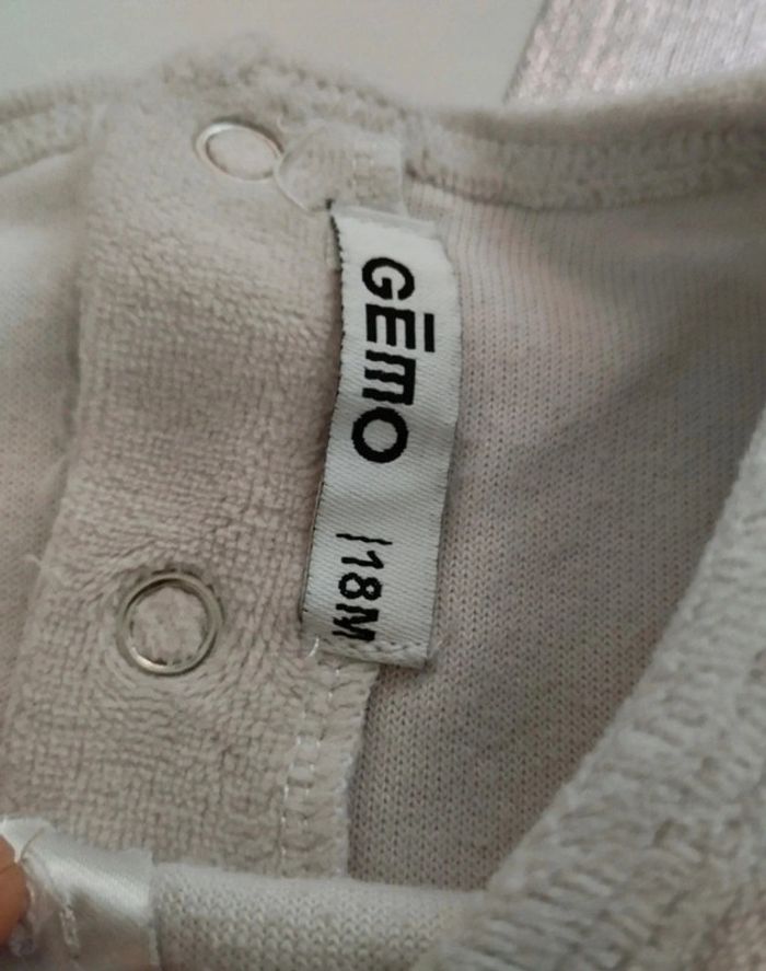 Pyjamas 2 pièces taille 18 mois - photo numéro 4