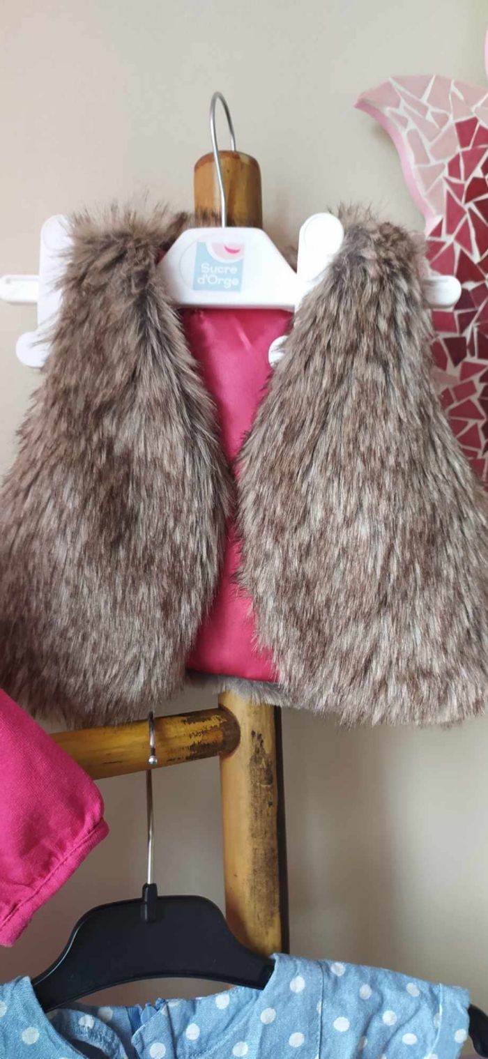 Lot ( robe + hauts + gilet) bébé fille 6 mois - photo numéro 4