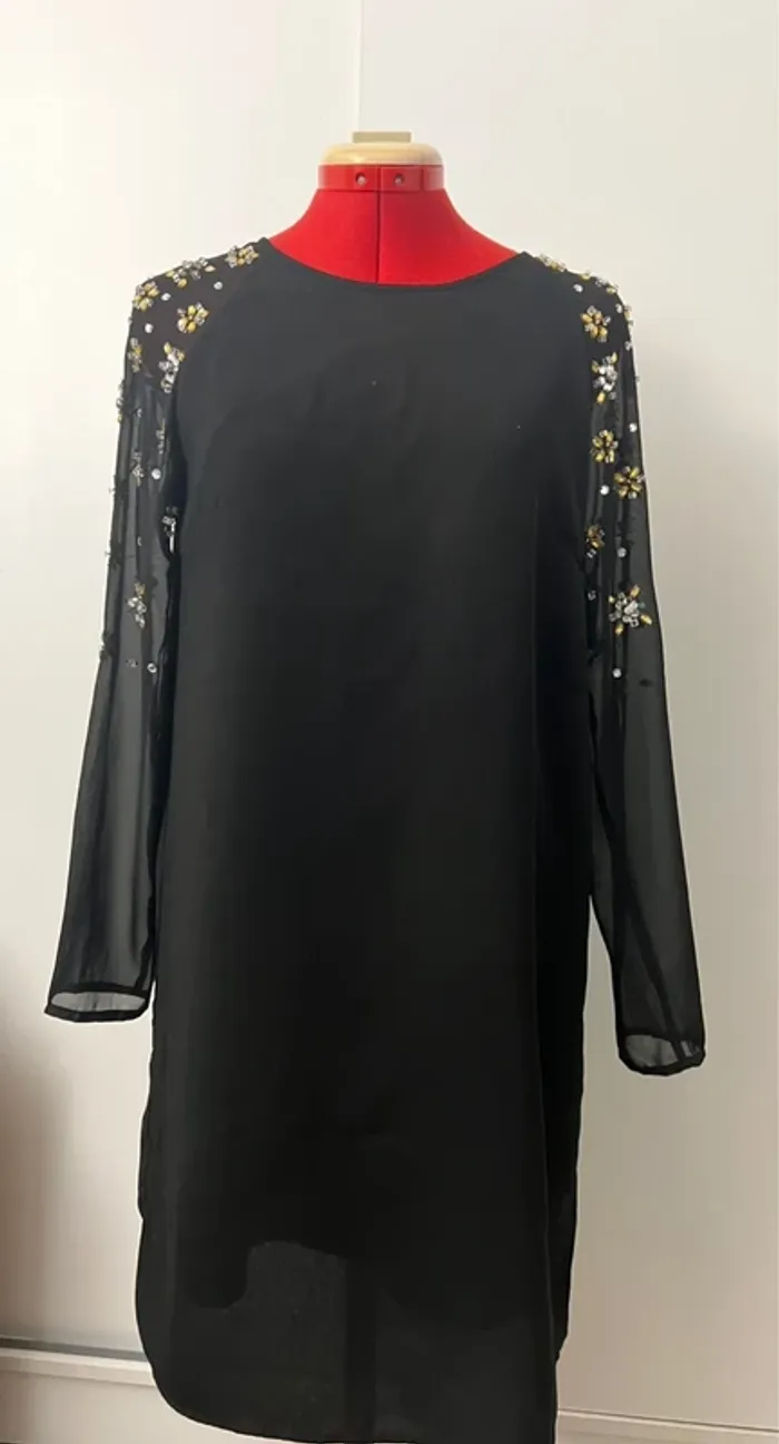 Robe noire détails strass blanc et jaune et voile H&M - photo numéro 2