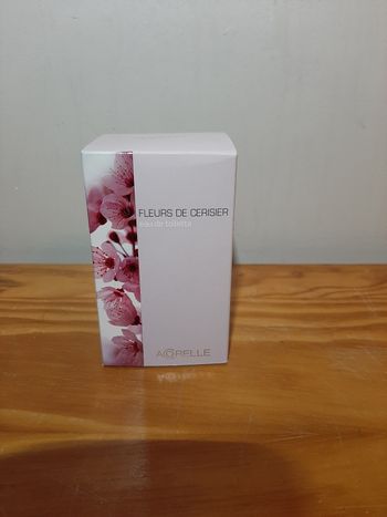Eau de toilette,  Fleurs de cerisier. Acorelle 
