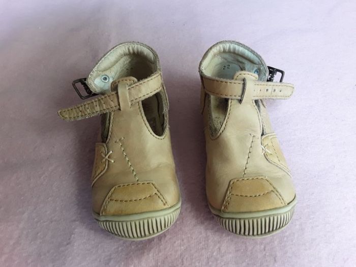 Chaussures ouvertes cuir beige en 22 GBB