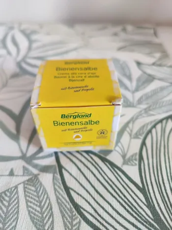 Bergland baume à la cire d'abeille 30ml  valeur 12€  à utiliser 6 mois après ouverture