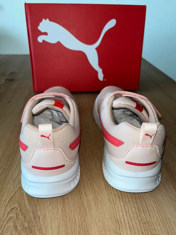 Baskets Puma filles neuves Taille 35 - photo numéro 4