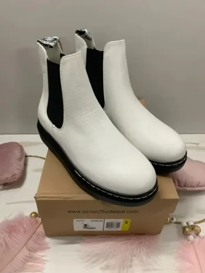 Boots Femme (neuf) Taille 41 - photo numéro 2