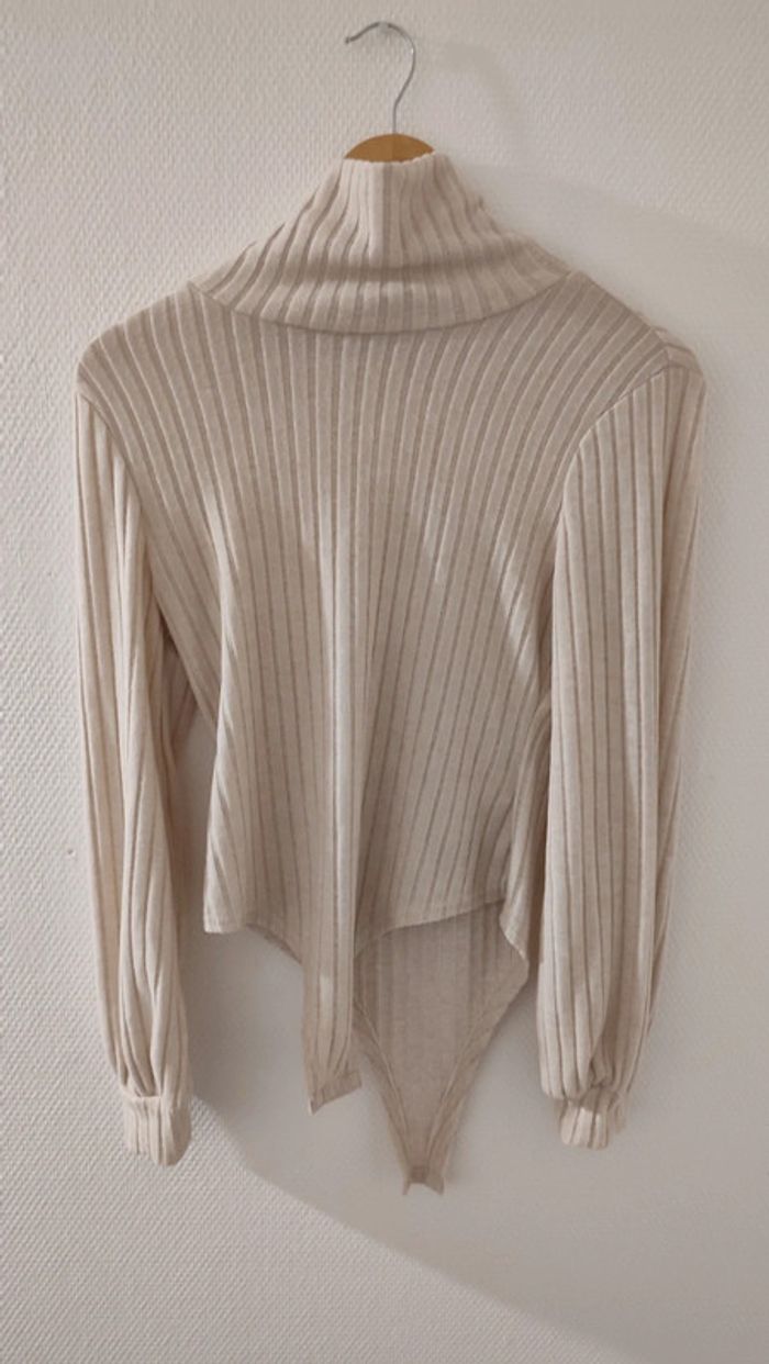 Bodie femme colle roulé