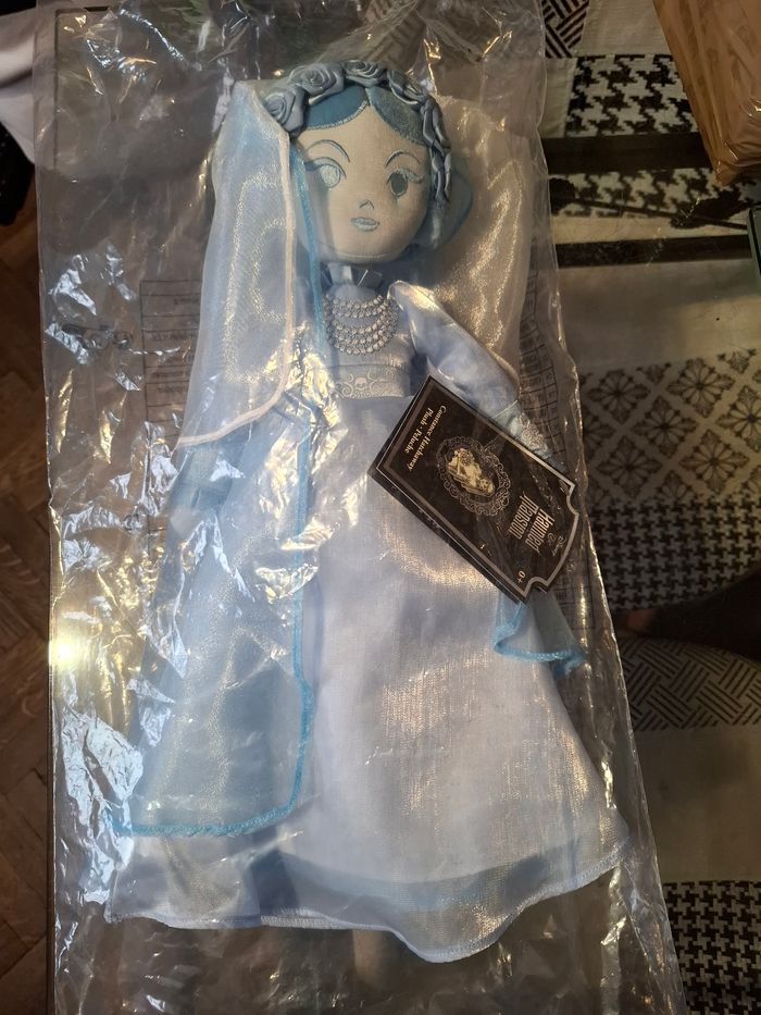 Poupée peluche chiffon Disneystore Disney shopdisney Disneyland Constance Hatchaway Haunted Mansion