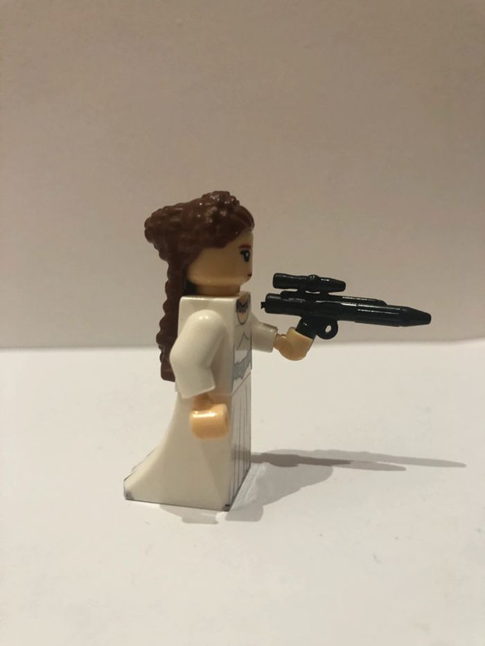 Figurine type lego Princesse Leia. Star Wars - photo numéro 2