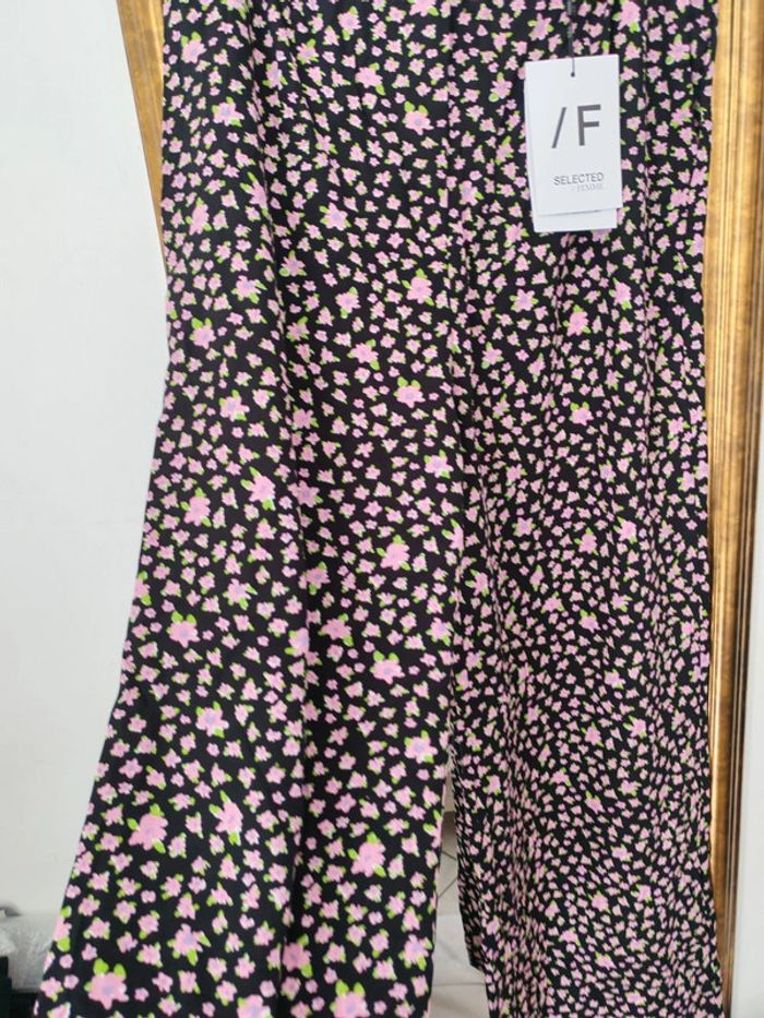 Pantalon large fleurs neuf - photo numéro 3