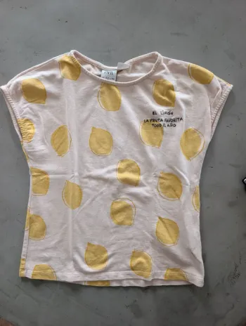 Tee-shirt Zara 4-5ans comme neuf motifs citrons