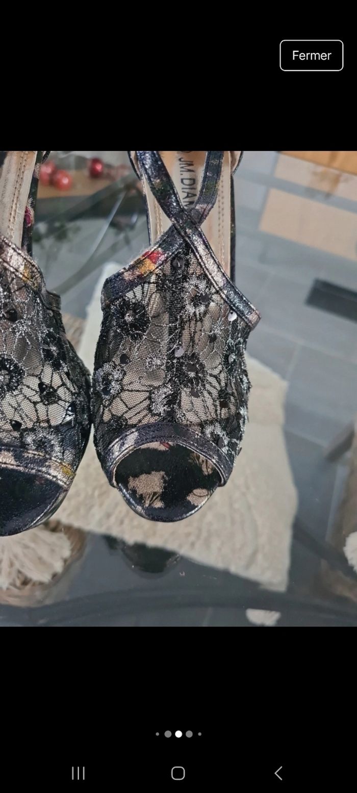 Très jolie chaussure à ton semelle compensée - photo numéro 9