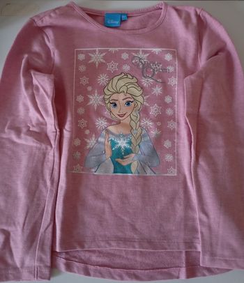 Pull sweat ,8 ans, ,coton polyester rose ,argenté et motif Elsa ,Reine des neiges. Disney . Parfait état .