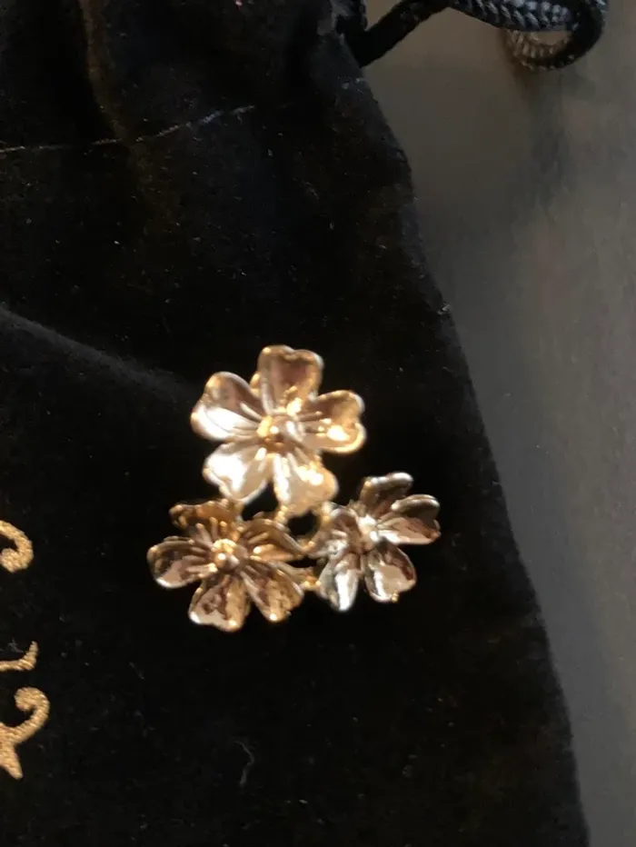 CxL by Christian Lacroix boucles d'oreilles dorées 3 fleurs - photo numéro 2